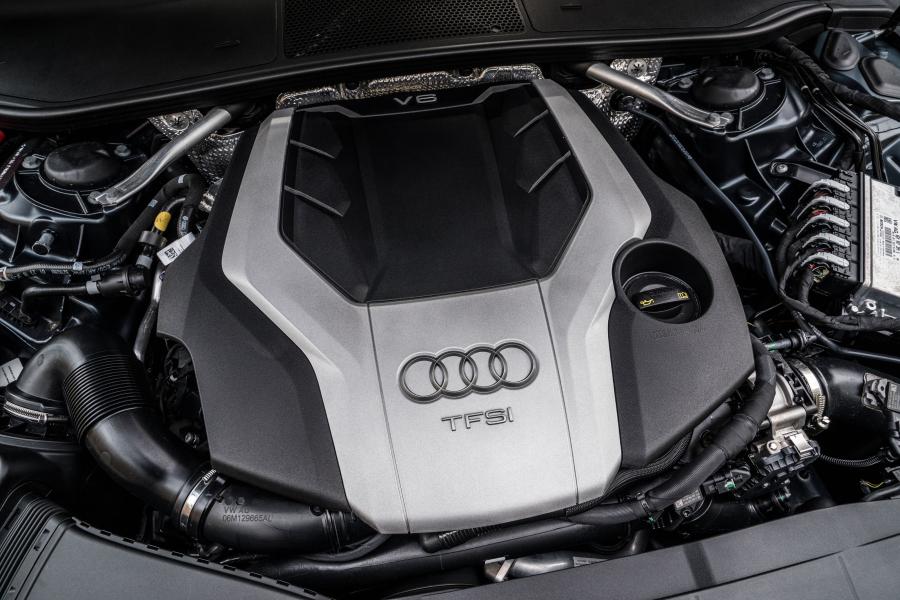 Моторный отсек Audi A7 Sportback 3.0 TFSI Quattro 2018 года  (NA) (фото 20 из 39)